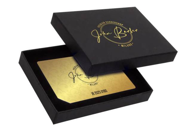 John Barber Geschenkkarte über 40 € in der Geschenkbox: goldene Karte in schwarzer Schachtel mit Goldlogo